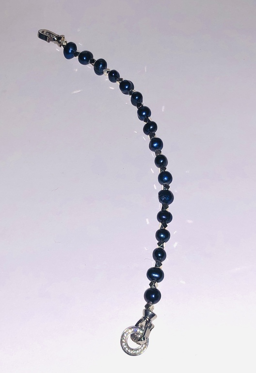 Blue freshwater pearl bracelet with silver elements and zirconia clasp.