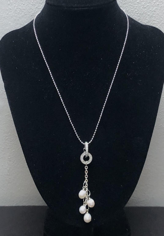 Silver chain with freshwater pearl pendant. 925 proof.