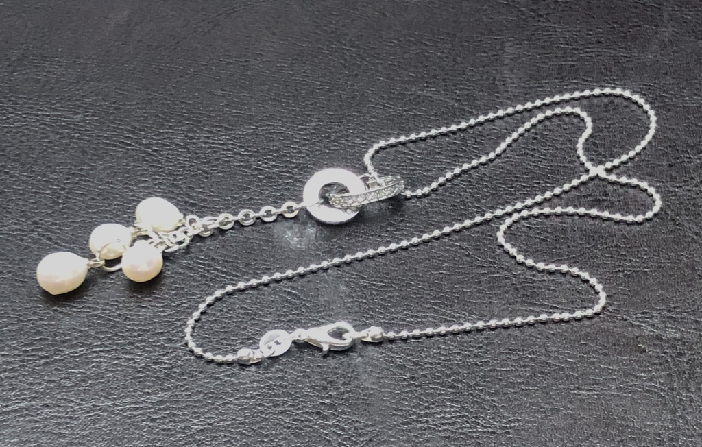 Silver chain with freshwater pearl pendant. 925 proof.