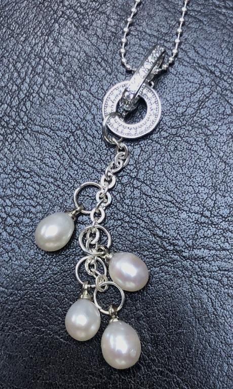 Silver chain with freshwater pearl pendant. 925 proof.