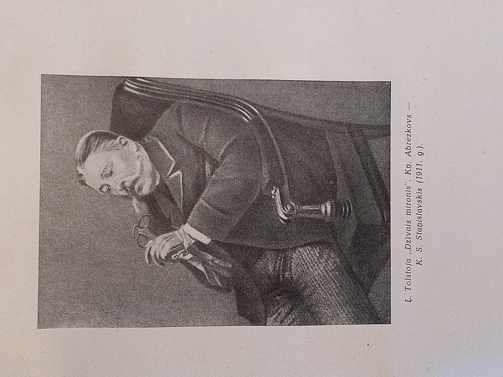 STAŅISLAVSKIS 1946 g. Metiens 3000. Vāku zīmējis M. Vītoliņš. 548 lpp.