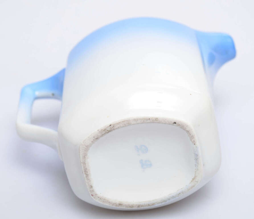 Piena kanna ar aerogrāfa krāsas dizainu 