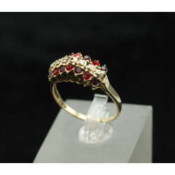 Золотое кольцо с бриллиантами и очками