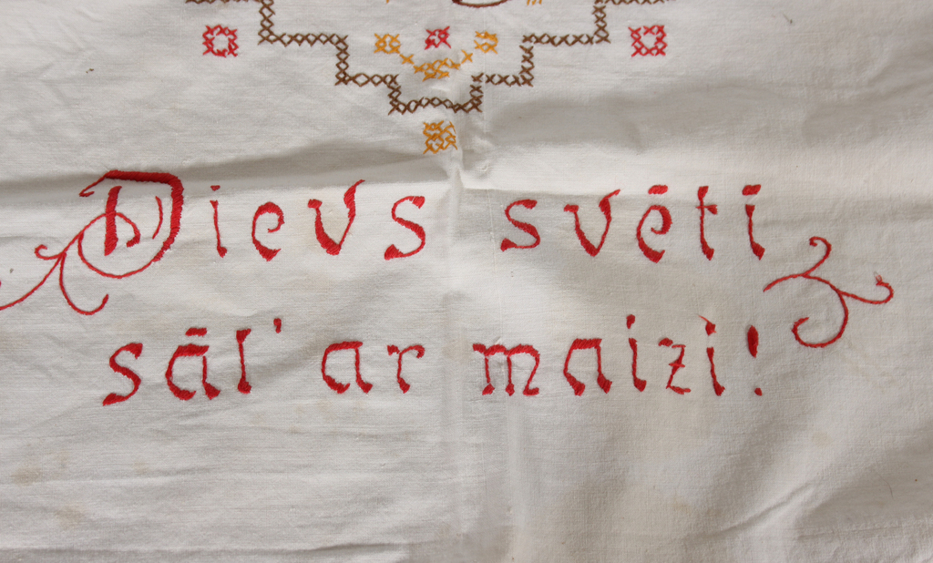 Embroidery ''Dievs svētī sāl' ar maizi!''