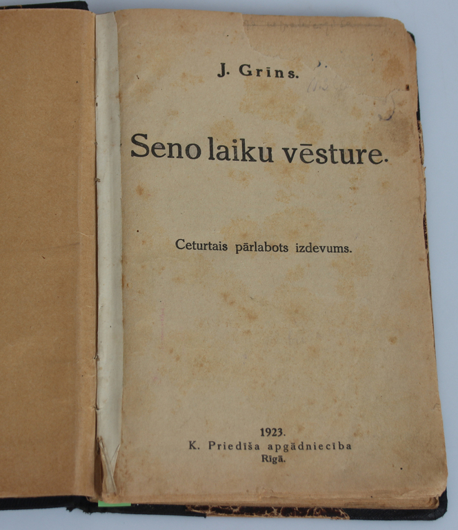 The book ''Seno laiku vēsture''