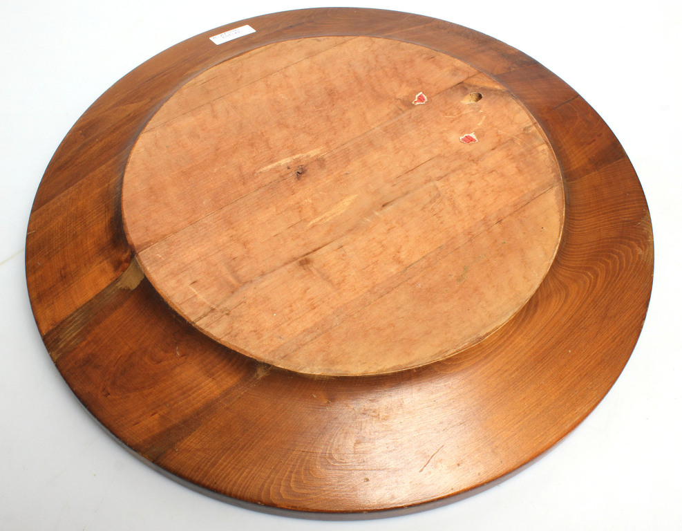 Dekoratīvs koka šķīvis ar dzintaru 