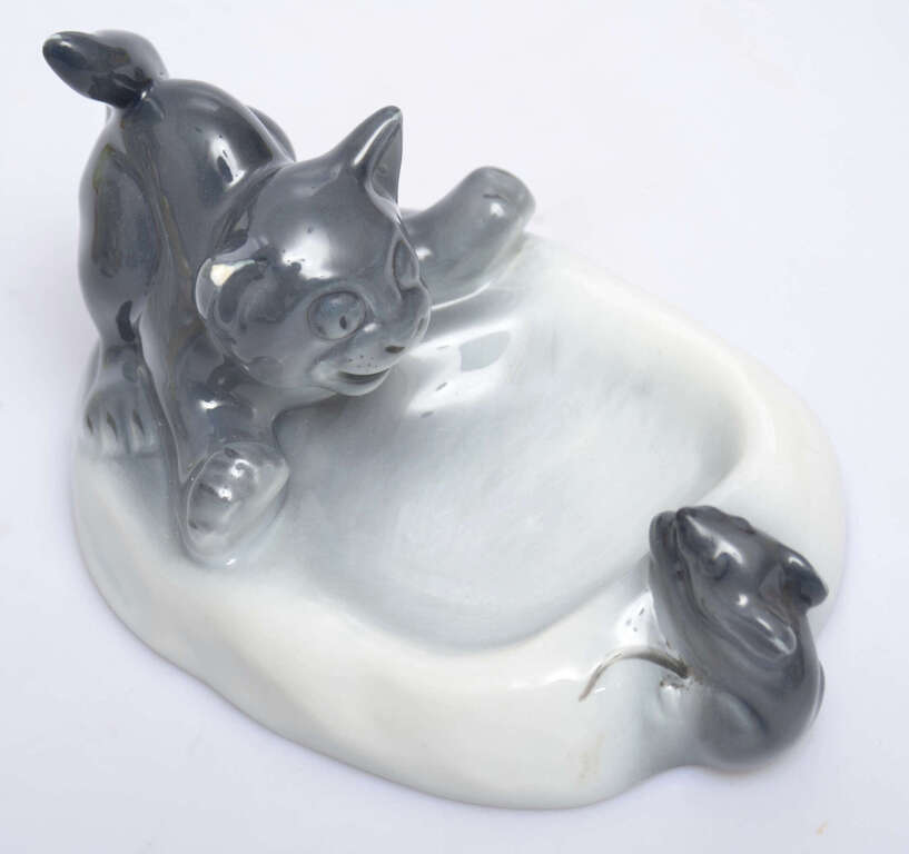 Porcelain ashtray 