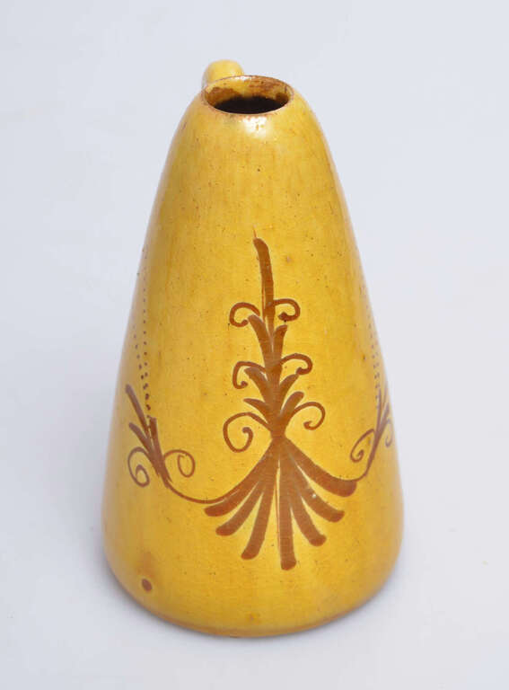 Керамическая ваза с ручкой