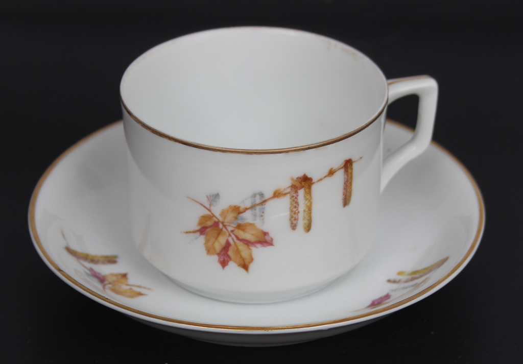 Porcelain tea set for 9 persons