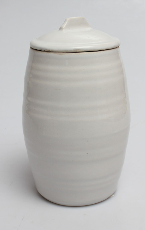 Porcelain storage container with lid 