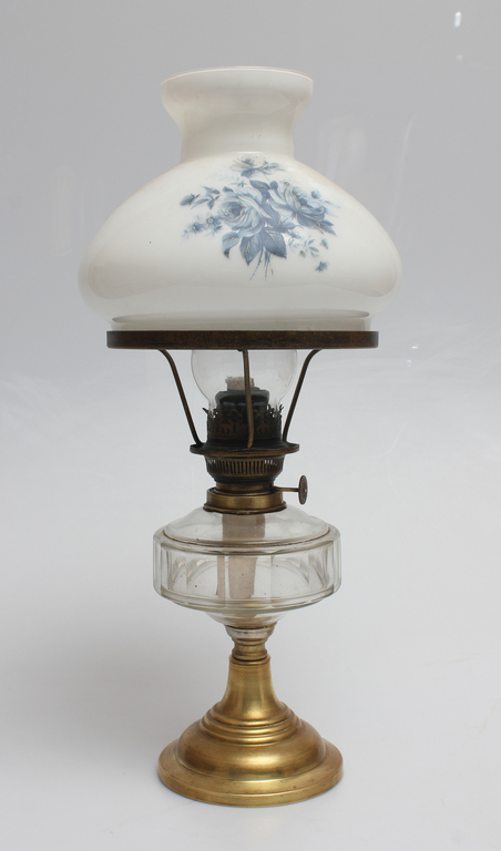 Bronze kerosene lamp