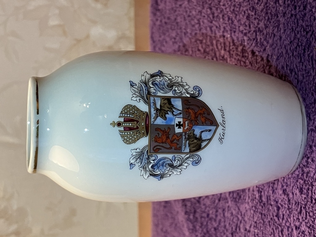 Vase with the Courland coat of arms, W RAEDER LIBAU