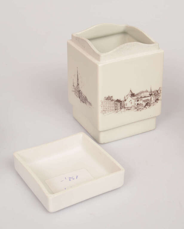 Porcelain container with lid