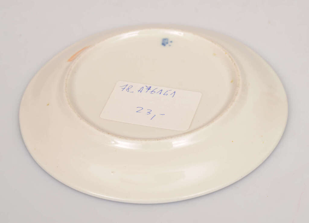 Porcelain plate