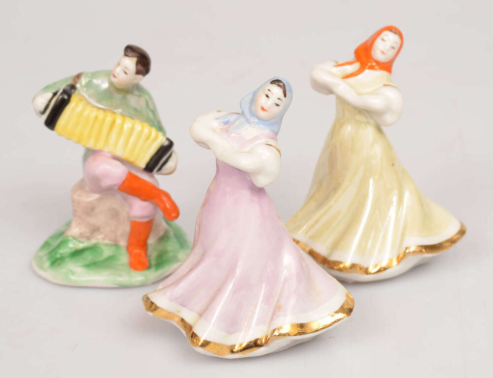 Set of porcelain figurines 