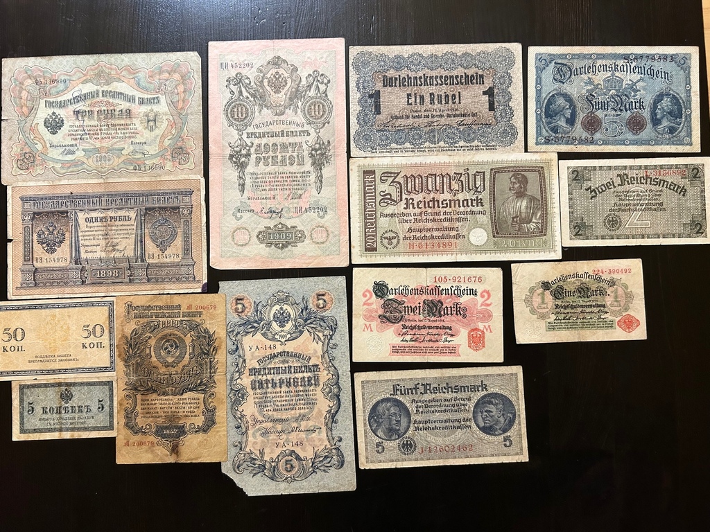 banknotes and loan notes