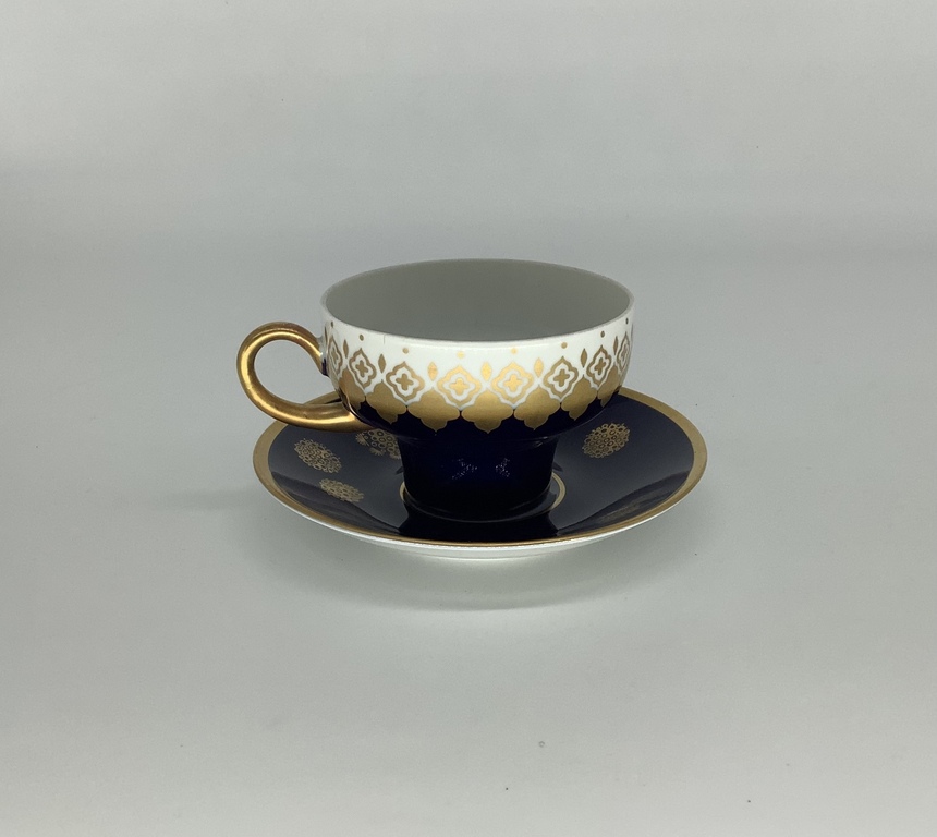 Coffee pair, cobalt, hand painted in gold, GDR 50 years.Lichte.