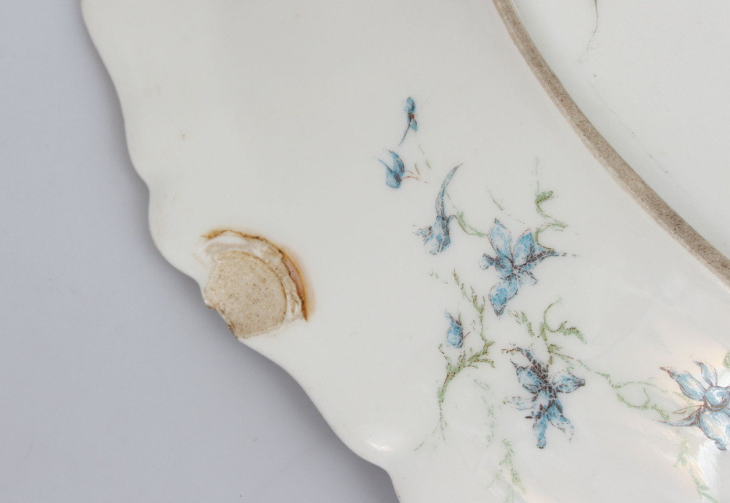 Porcelain serving plate with gilding