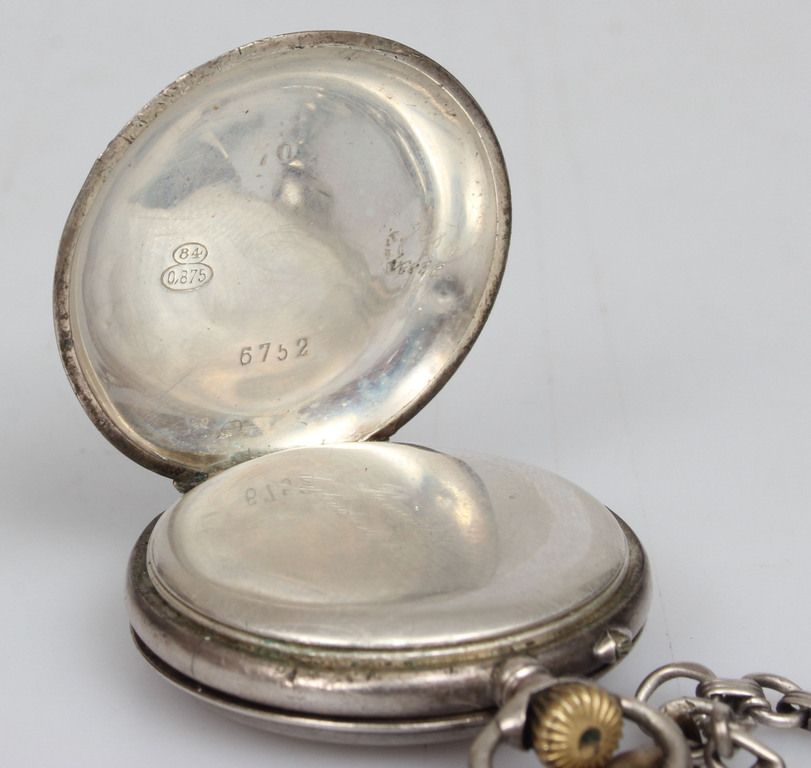 Серебряные карманные часы на цепочке