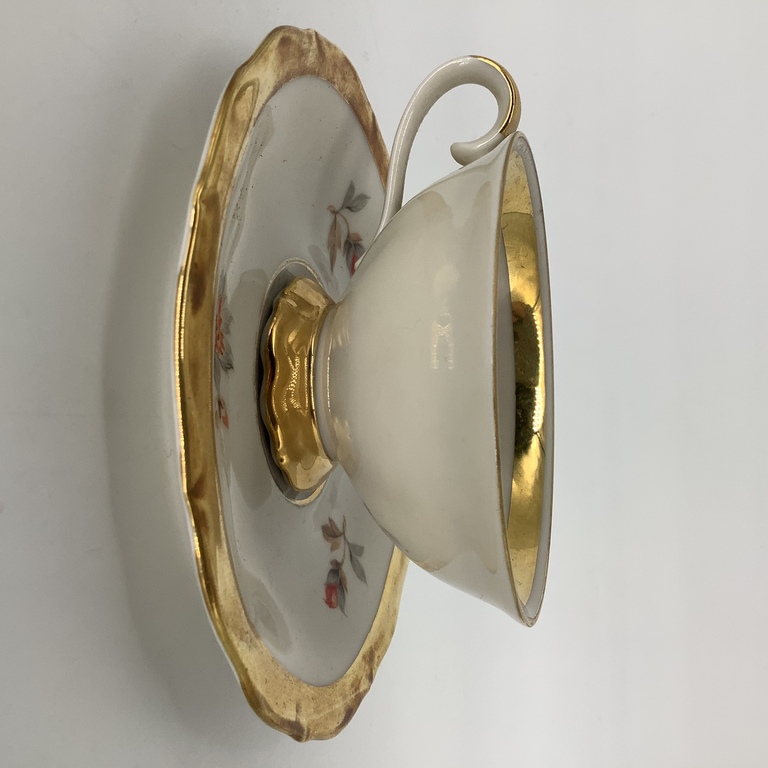 Kafijas tase Johann Seltman Bavaria.Pagājušā gadsimta sākuma dekols. Ar rokām apgleznotas un zelta apmales.Graciozas formas.