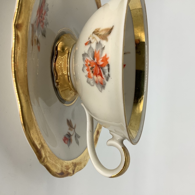 Kafijas tase Johann Seltman Bavaria.Pagājušā gadsimta sākuma dekols. Ar rokām apgleznotas un zelta apmales.Graciozas formas.