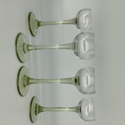 4 шт.Ликёрные рюмки на длинной ножке зелёного стекла, 20 годы Богемия