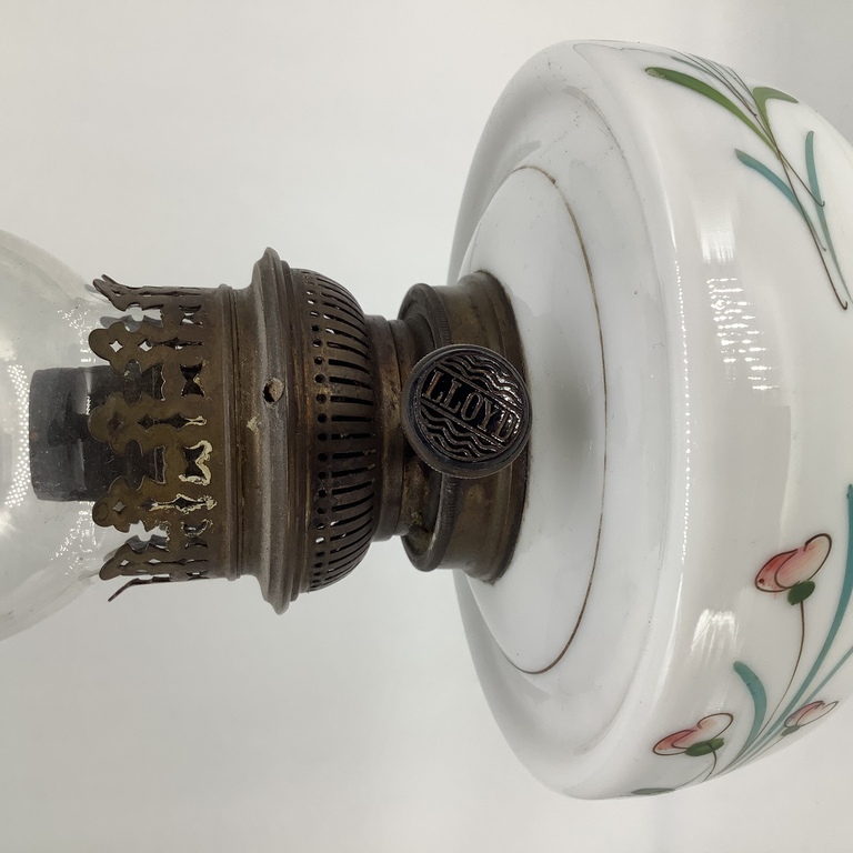 Настольная керосиновая лампа .С кольцевым фитилём.Lloyd.на основании из мыльного стекла. 1880 год.