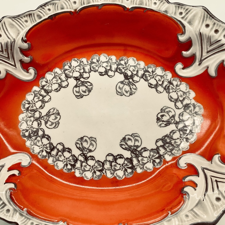 Oscar Schlegemilch, Large, oval dish with an openwork edge and hand-painted. Excellent preservation. Last century.