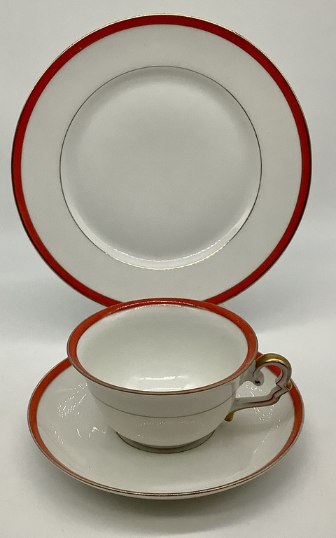 KPM.Tējas pāris un deserta šķīvis.Ar rokām apgleznoti.Jūgendstils.Pagājušā gadsimta sākums.