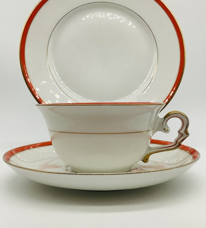 KPM.Tējas pāris un deserta šķīvis.Ar rokām apgleznoti.Jūgendstils.Pagājušā gadsimta sākums.