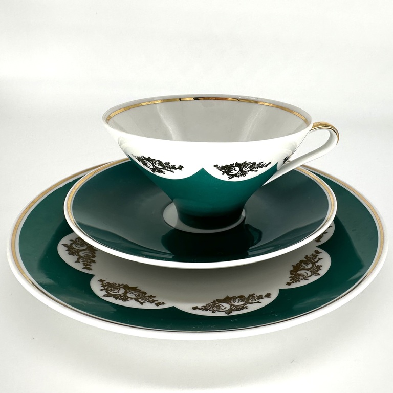 Tea mug and cake plate. The egoist's breakfast. Trio from the GDR. 