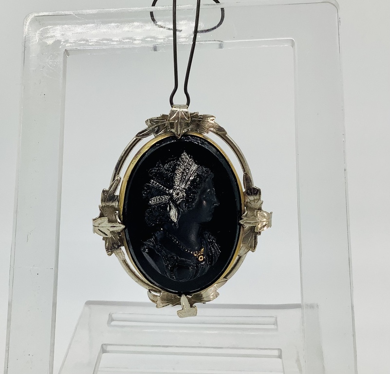 Large cameo. Onyx, silver. Biedermeer. Early 19th century. Excellent preservation of the stone.