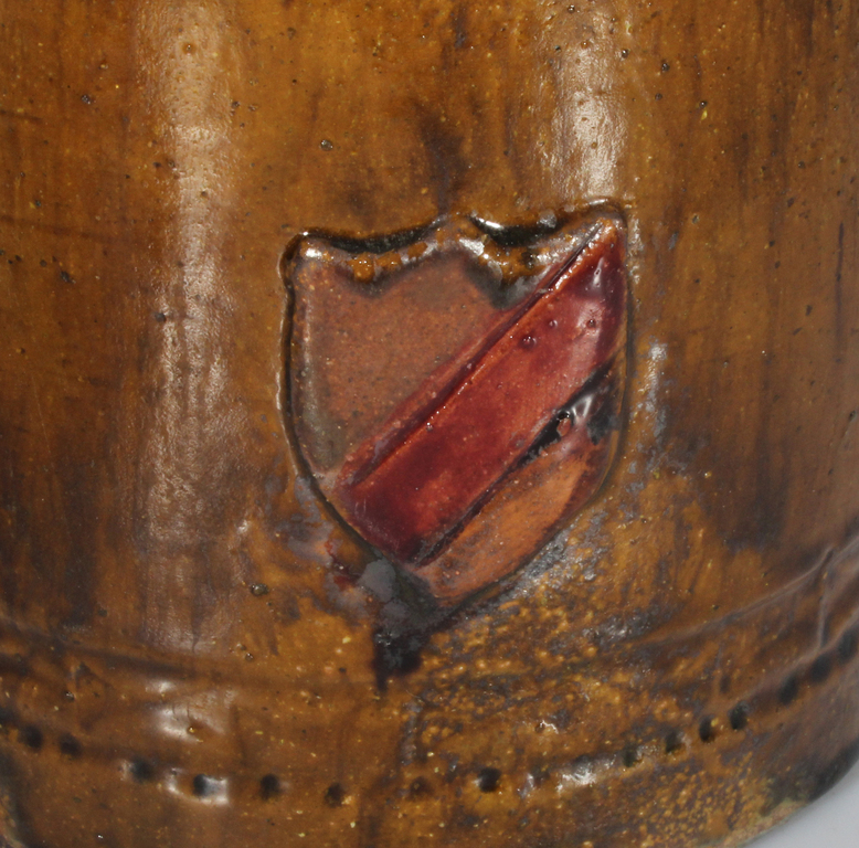 Keramikas alus kauss ar gērboni