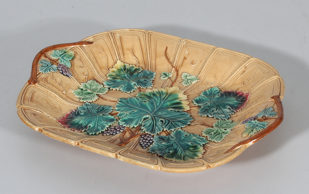 Faience serving dish 