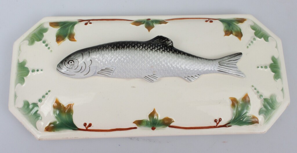 Porcelain dish with lid 