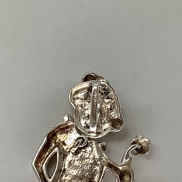 Pendant, Silver. Clown in love. All parts of the body, movable. Last century. France.