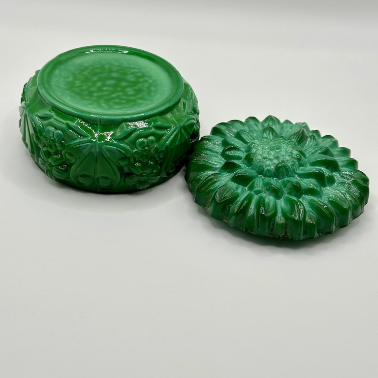 “Sunflower” chest made of malachite glass. Bohemia 1930. For decorations on a woman's table.