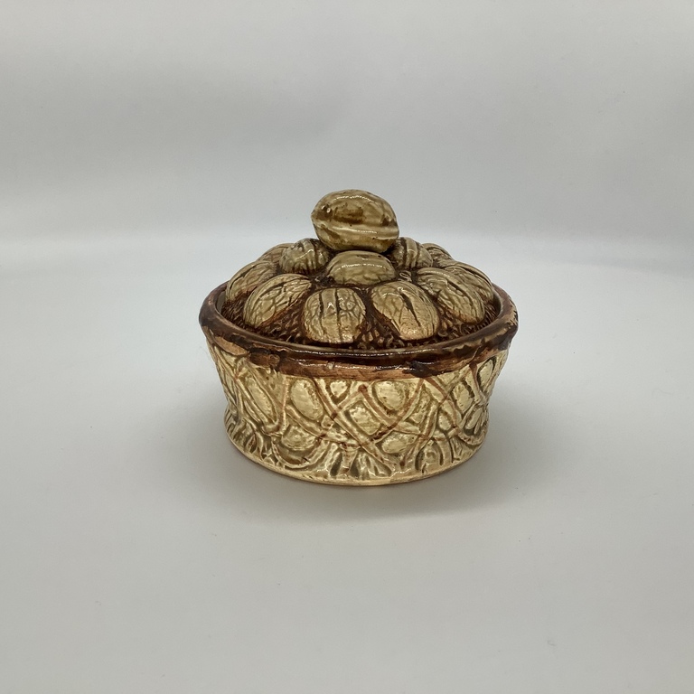 A butter dish with a lid in the shape of a basket filled with walnuts. Plant of M.S. Kuznetsov in Tver.