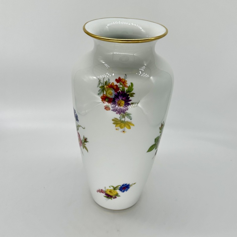 KPM vase, hand-painted by Meissen Manufaktur. End of 20. Century. Very rare 