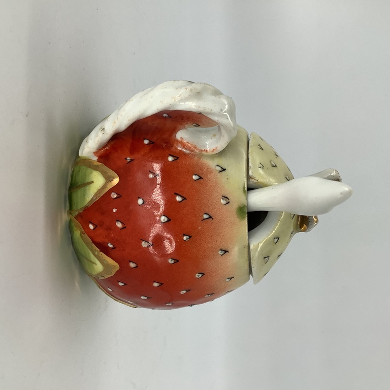 Salt shaker “Strawberry”, Tsarist Russia, Kuznetsov plant. From the collection