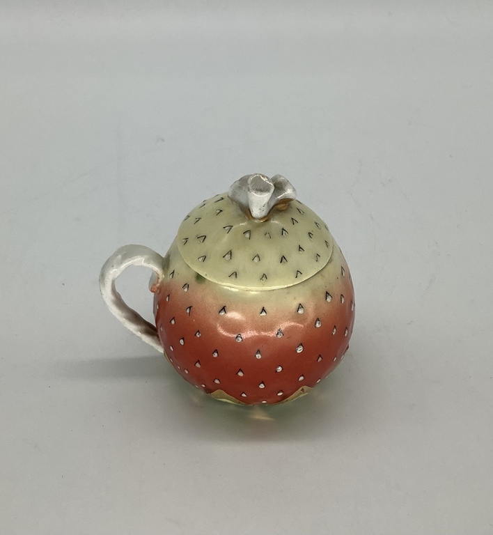 Salt shaker “Strawberry”, Tsarist Russia, Kuznetsov plant. From the collection