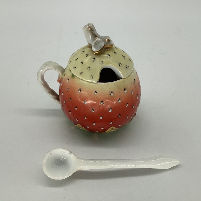 Salt shaker “Strawberry”, Tsarist Russia, Kuznetsov plant. From the collection