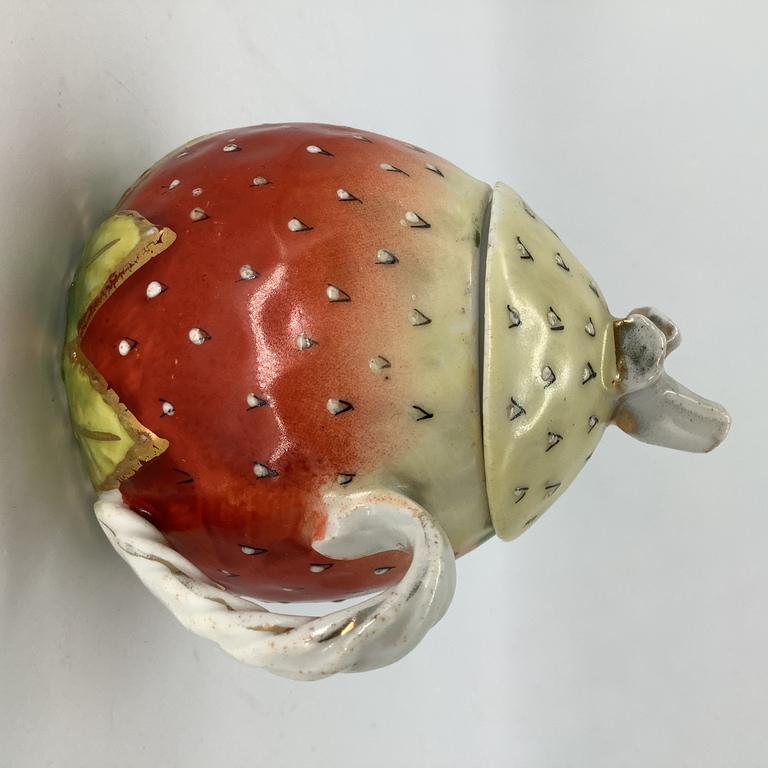 Salt shaker “Strawberry”, Tsarist Russia, Kuznetsov plant. From the collection