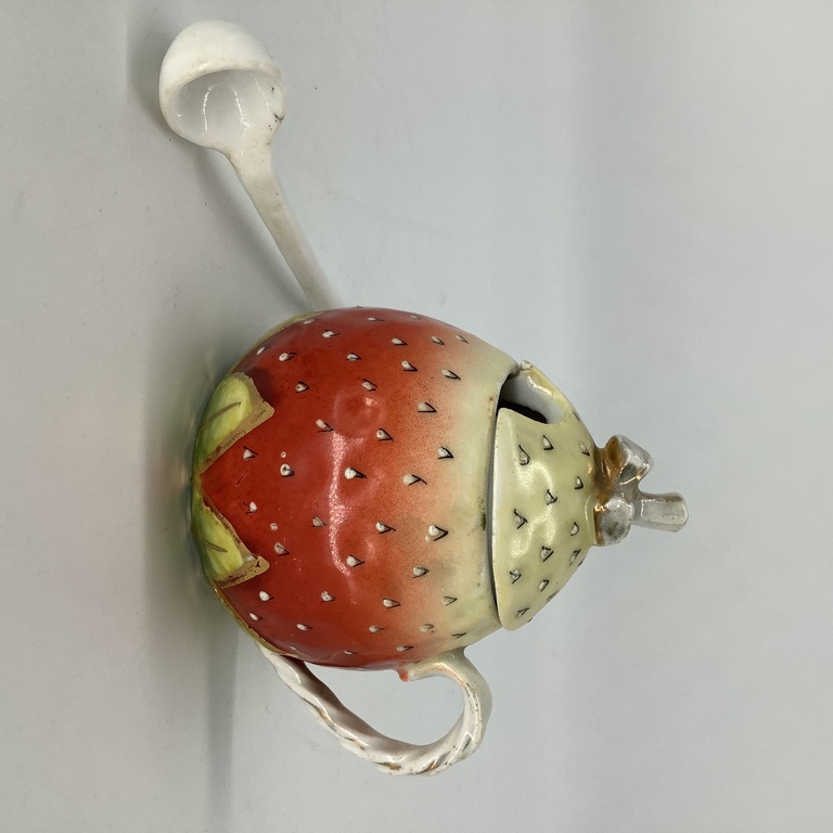 Salt shaker “Strawberry”, Tsarist Russia, Kuznetsov plant. From the collection