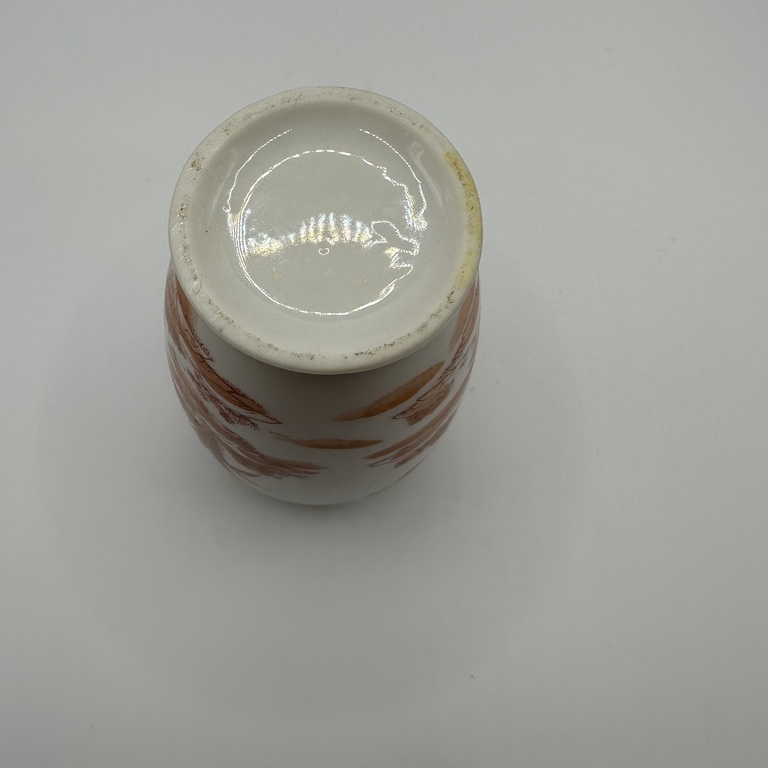 PoijHr - japāņu dizaina miniatūra porcelāna vāze no 20. gadsimta 60. gadiem. Smalka roku apgleznošana. 