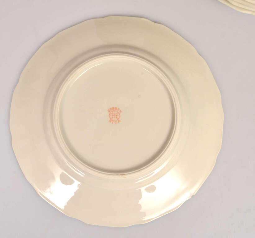 Jessen porcelain dinner, dessert plates and saucers