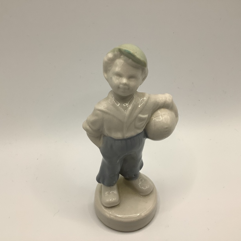 Figurine “Young Footballer” author: Zina Walste. 1954-62