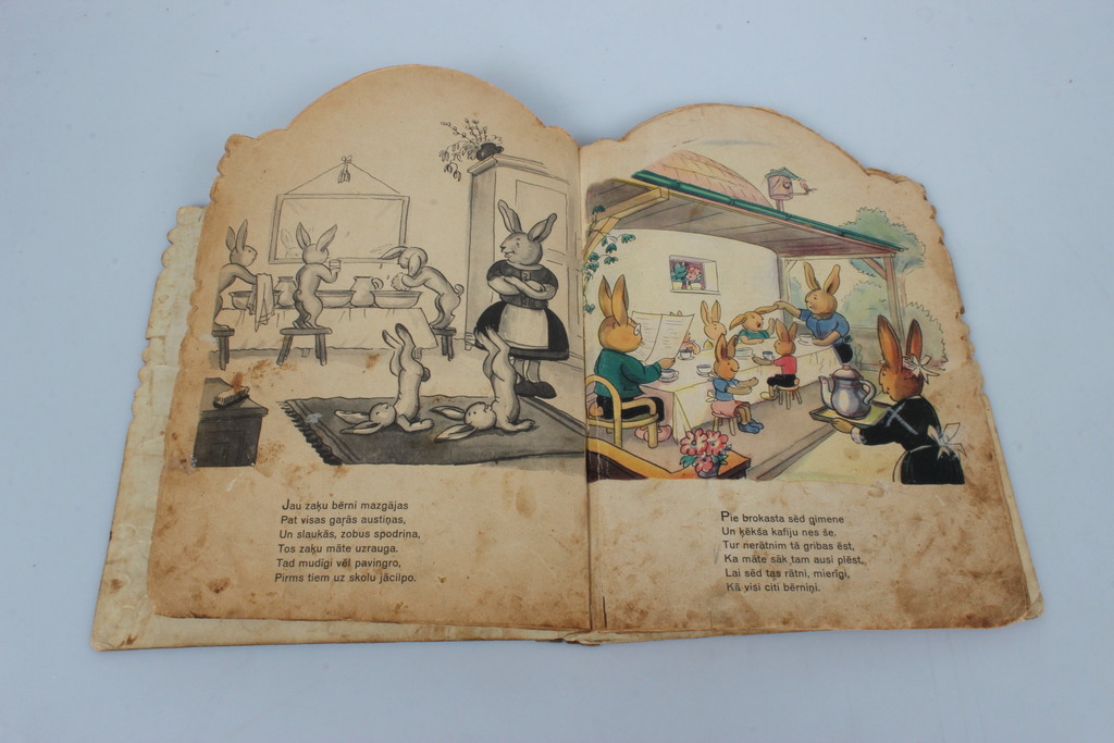 2 детские книги - Пасха в семье Зайчика.