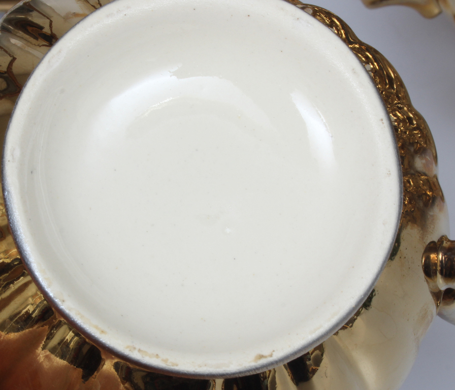 Porcelain serving set with gilding for 6 persons