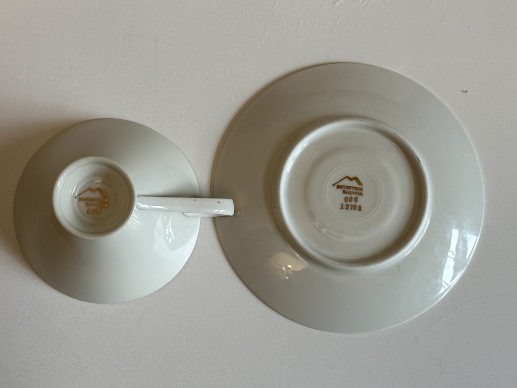 Thin-walled porcelain coffee duo